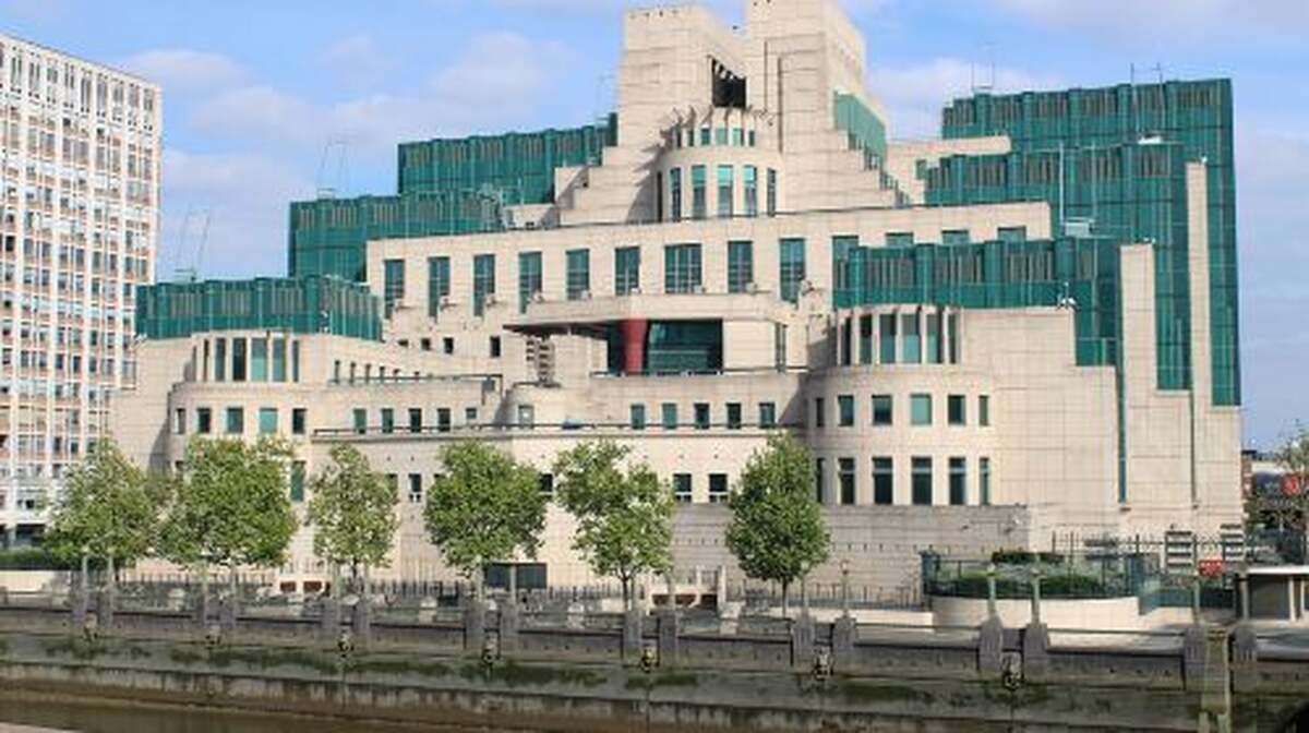 James Bond Shooting Locations 2-Hour Walking Tour of London Day Tours - Main Image