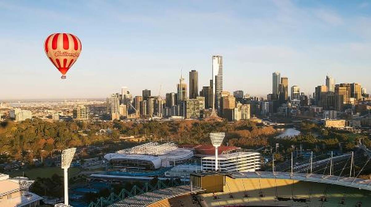 Melbourne Premium Balloon Flight 5-Star Champagne Breakfast Day Tours - Main Image