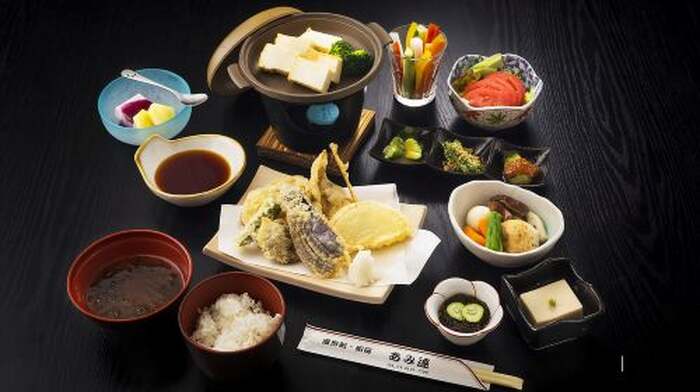 Sumida River: Japanese Traditional Yakatabune Dinner Cruise Day Tours - Main Image