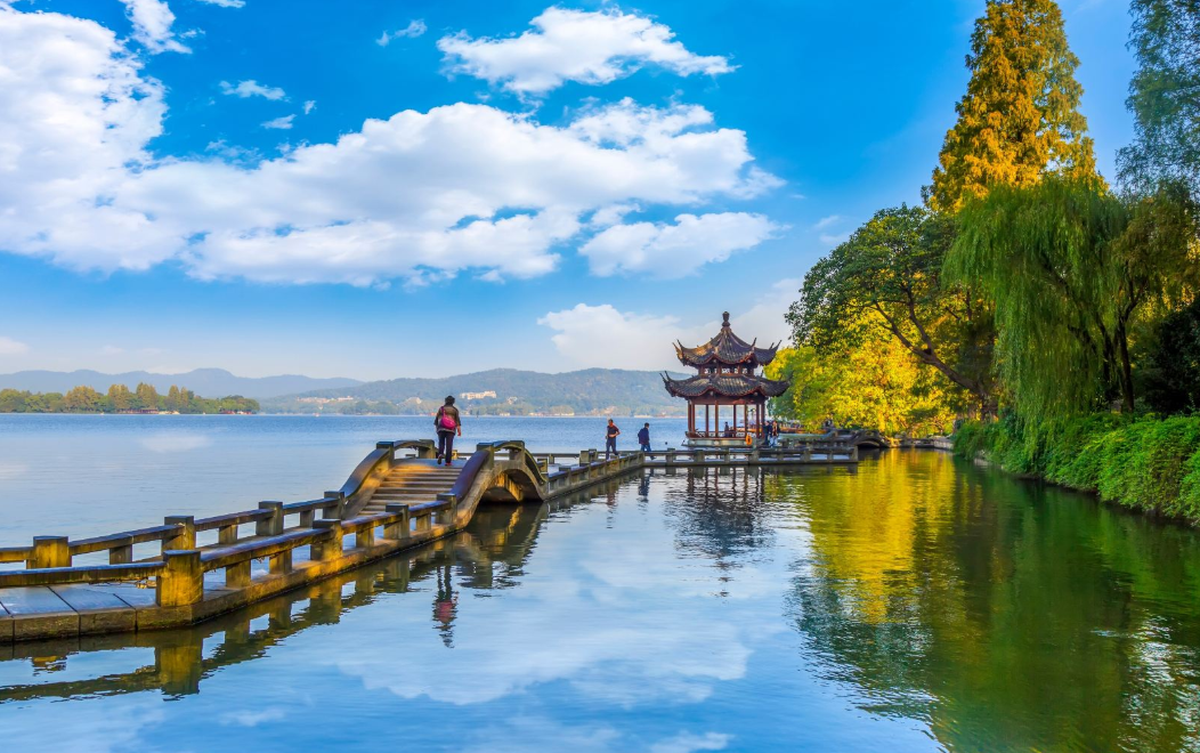 One-Day Tour of Hangzhou: West Lake Boat Ride, Lingyin Temple & Feilai Feng, and Former Residence of Hu Xueyan with Bilingual Driver-Guide - Main Image