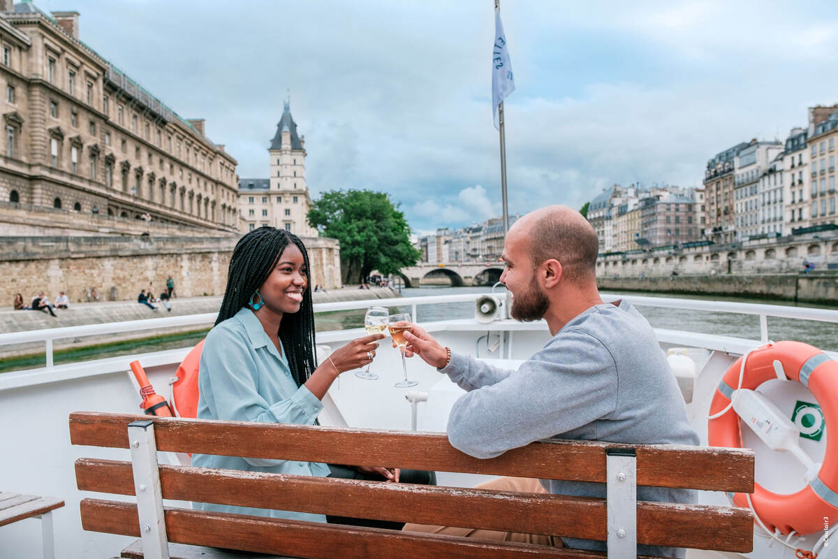 Vedettes de Paris Seine Sightseeing Cruise with Champagne - Main Image