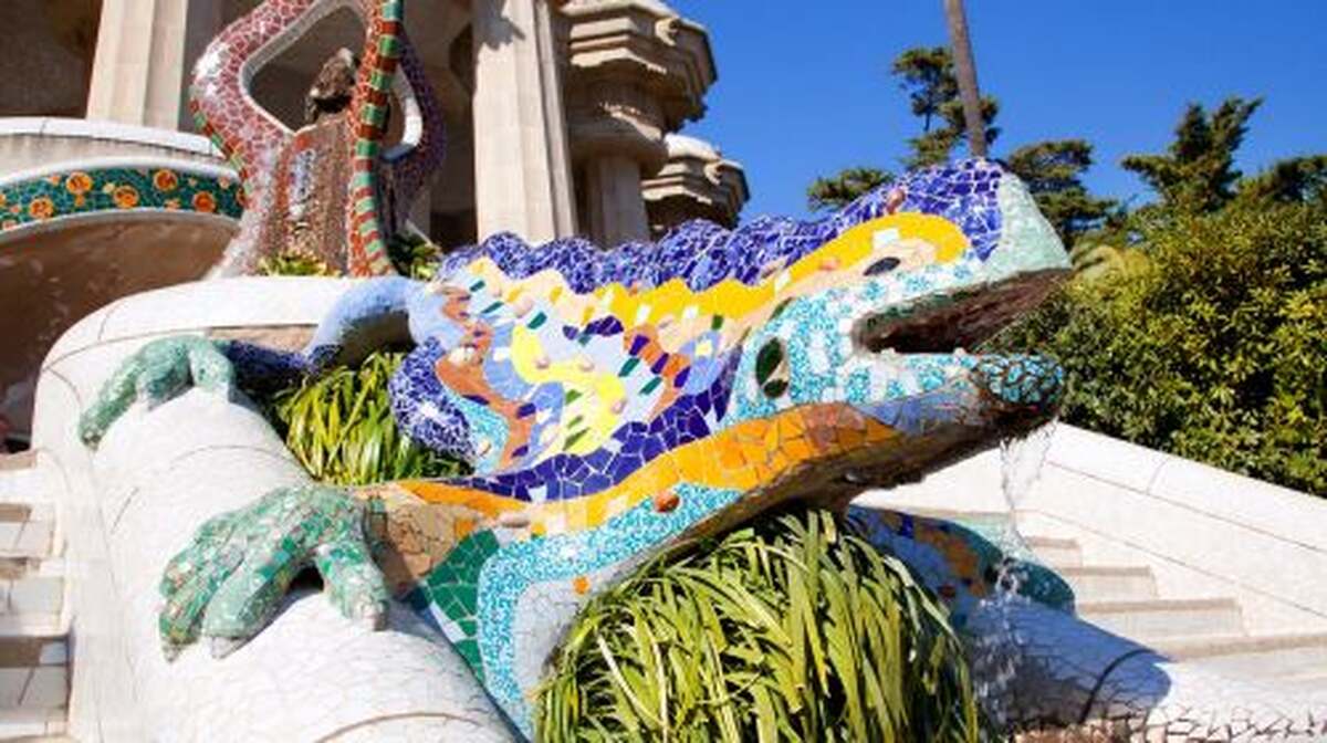 Barcelona in One Day: Sagrada Familia, Park Guell & Old Town with Hotel Pick-up Day Tours - Main Image