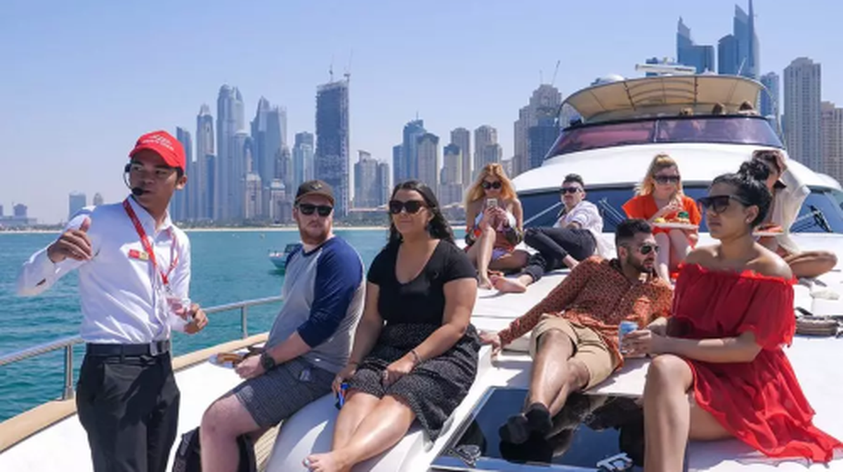 Dubai Luxury Shared Yacht Tour with Live BBQ Dinner / Breakfast Transport Passes - Main Image