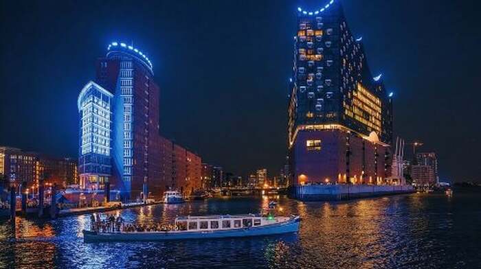 Great light trip 90 minutes in the port of Hamburg - Main Image
