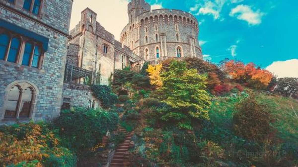 Windsor Castle, Eton College, and Canary Wharf (Private Charter Route) - Main Image