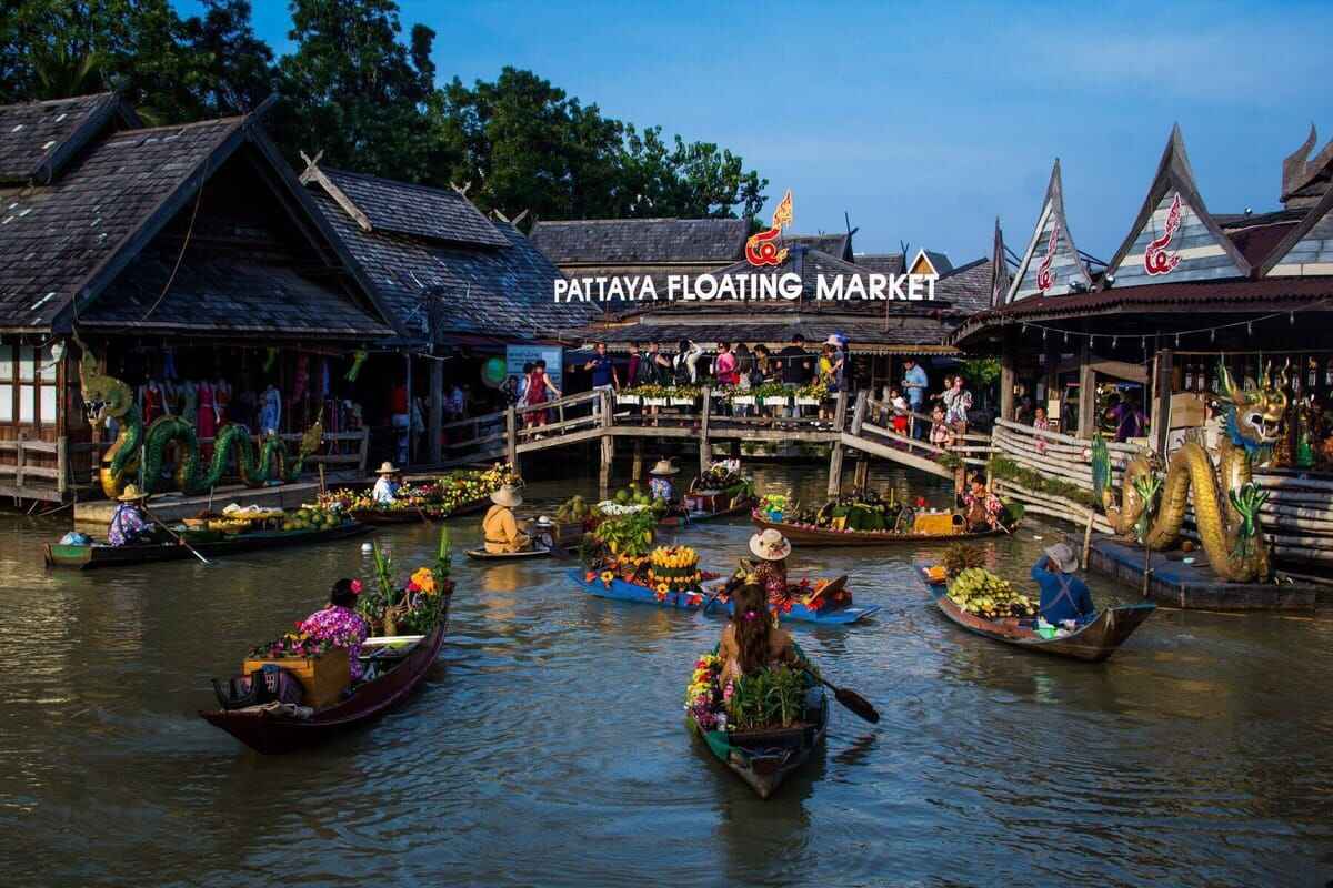 Pattaya Floating Market - Foreigner - Main Image