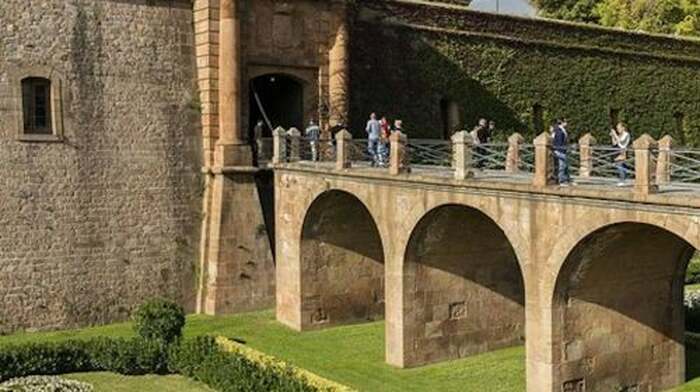 Barcelona Old Town & Montjuïc Tour: Castle Visit and Cable Car Ride Day Tours - Main Image