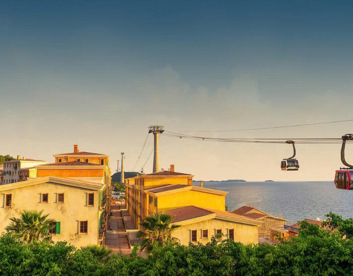 Discovery 3 Island with Cable Car - Main Image