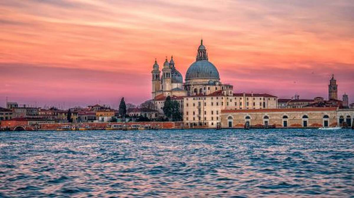 Grand Canal + Ponte di Rialto + St. Mark's Square + Bridge of Sighs + Burano day tour Day Tours - Main Image