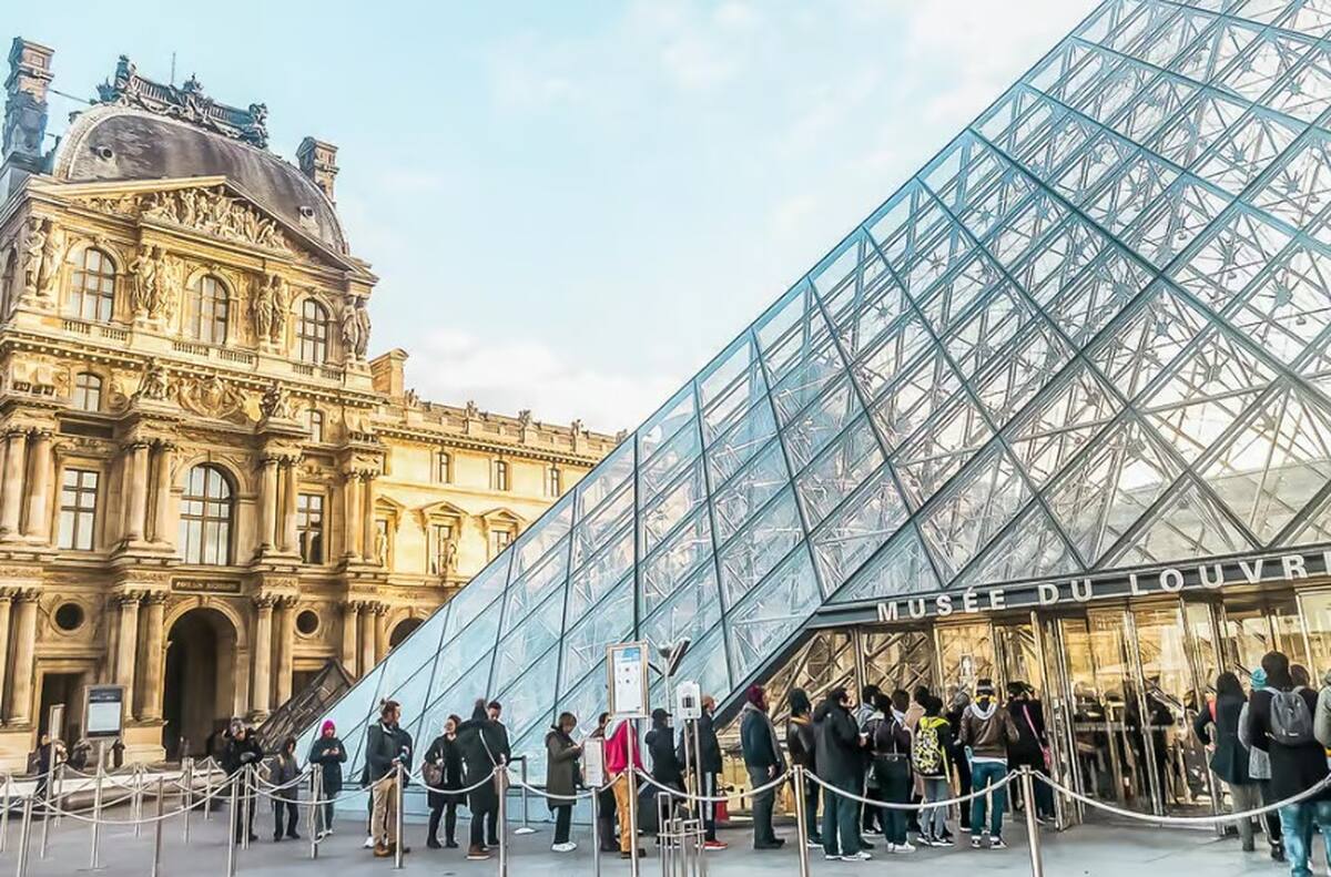 Paris: Louvre Museum Timed-Entrance Ticket - Main Image