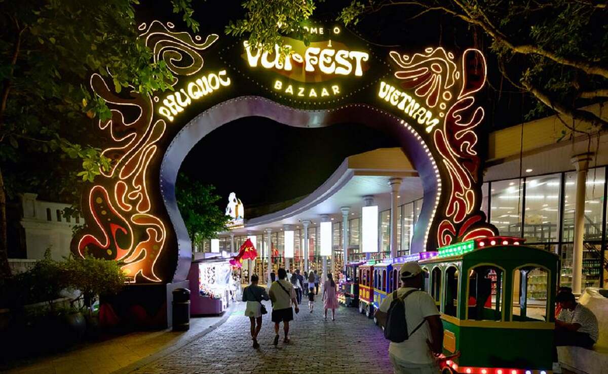 Phu Quoc Night Market Private Tour with Massage - Main Image