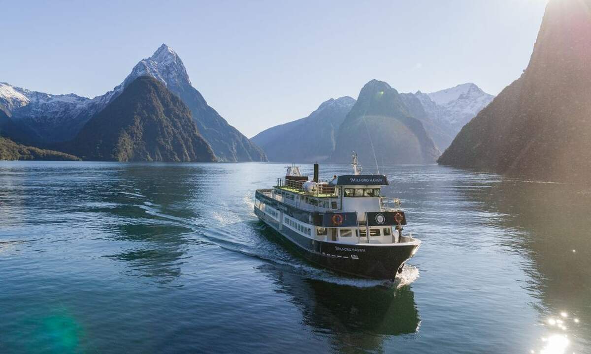 Milford Sound Coach and Cruise Departing Te Anau - Main Image