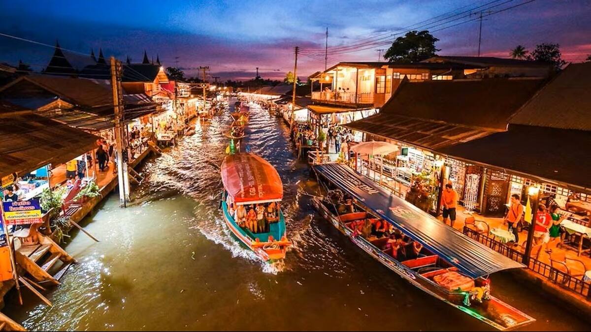 Join Tour Amphawa weekend market+ fireflies (Meeting Point at McDonald's on the 1st floor of Robinson Department Store Near Asok Station) - Main Image