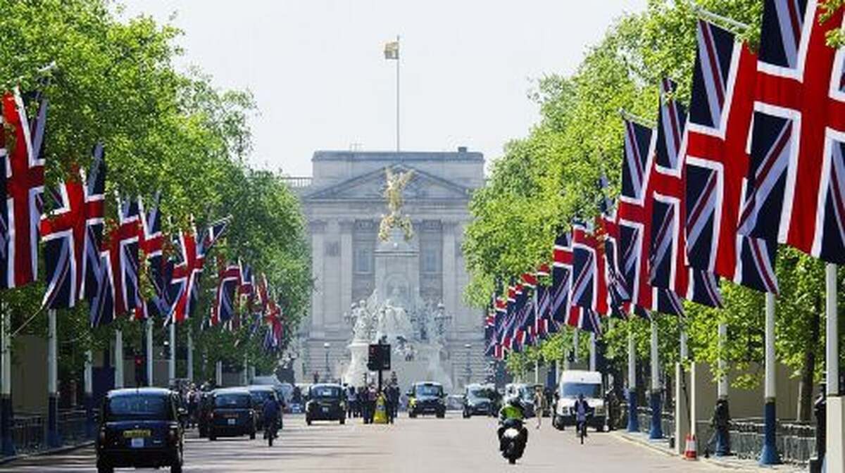 London: Buckingham Palace & Big Ben (& Westminster Abbey entry) Day Tours - Main Image