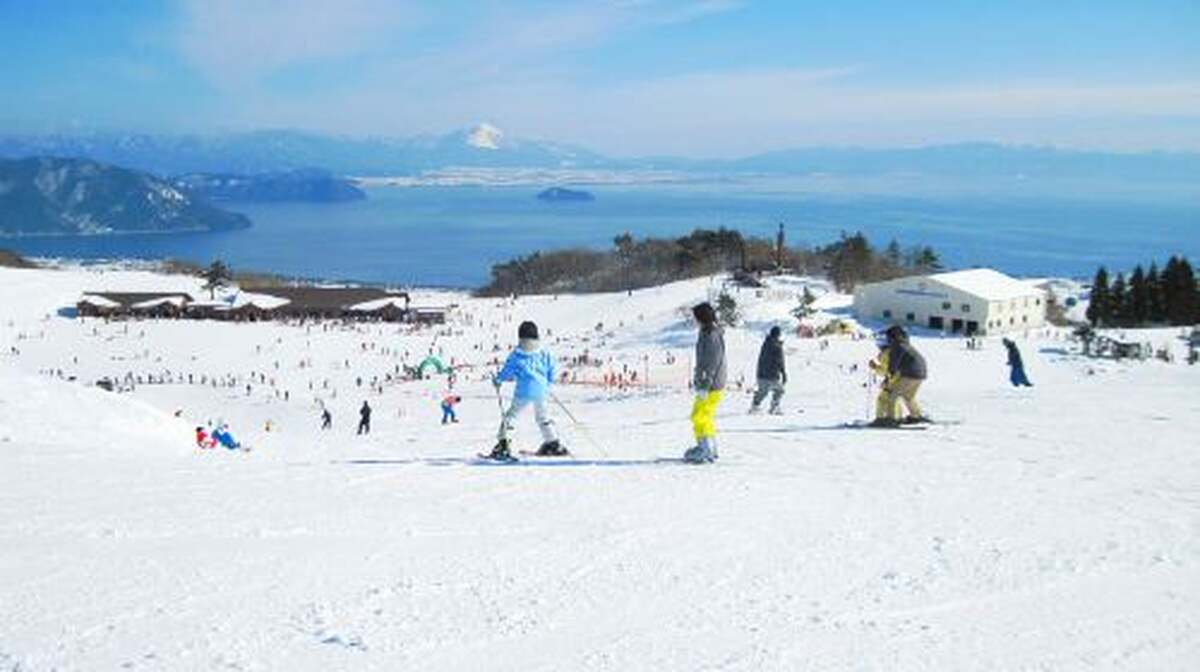 1-day tour to Biwako Hakodateyama Ski Resort in Takashima, Japan, featuring multiple slopes for all levels from beginner to advanced. - Main Image