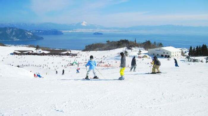 1-day tour to Biwako Hakodateyama Ski Resort in Takashima, Japan, featuring multiple slopes for all levels from beginner to advanced. - Main Image