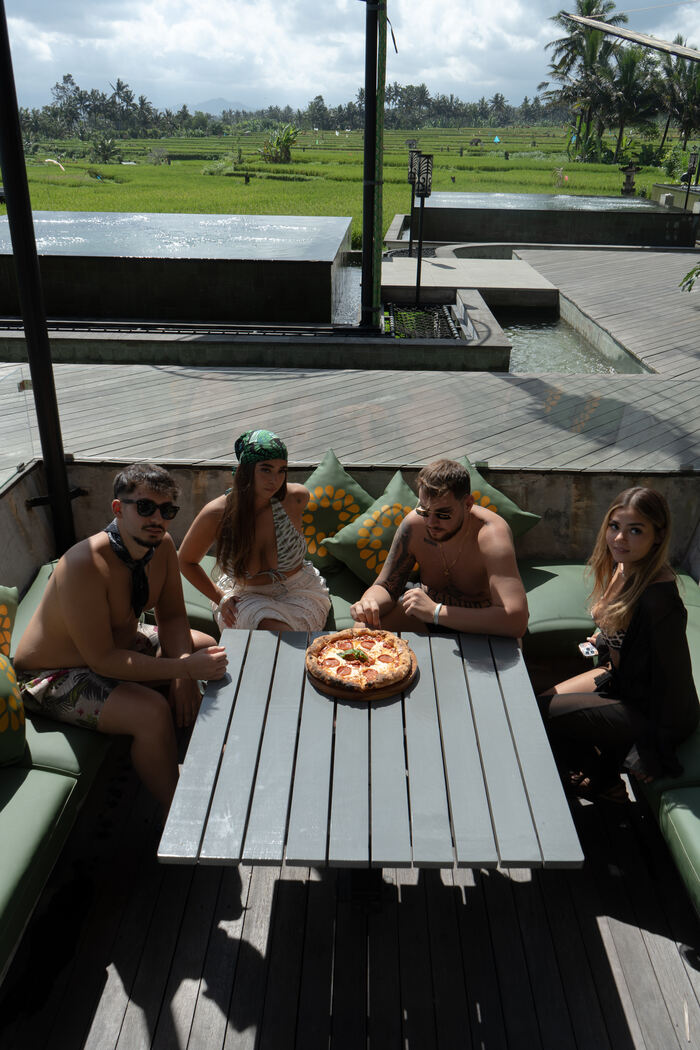 69040949-47b1-4444-848c-c5cf30a06967_alt