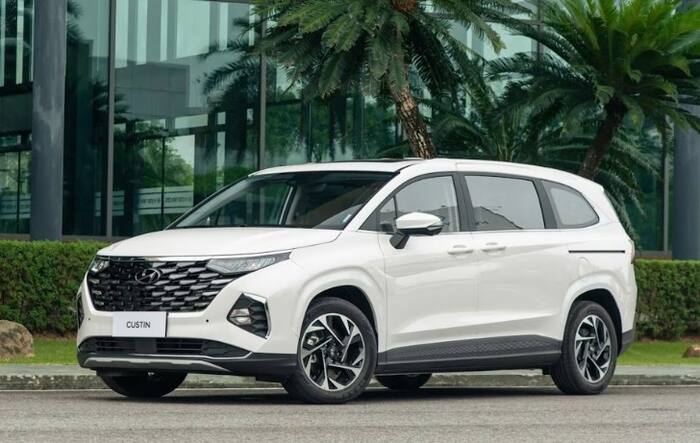 HYUNDAI CUSTIN LUXURY 6-SEATERS (New Arrival) - Main Image