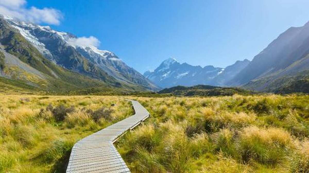 New Zealand South Island Aoraki / Mount Cook sightseeing bus day tour: Queenstown - Aoraki / Mount Cook National Park (one way) Day Tours - Main Image