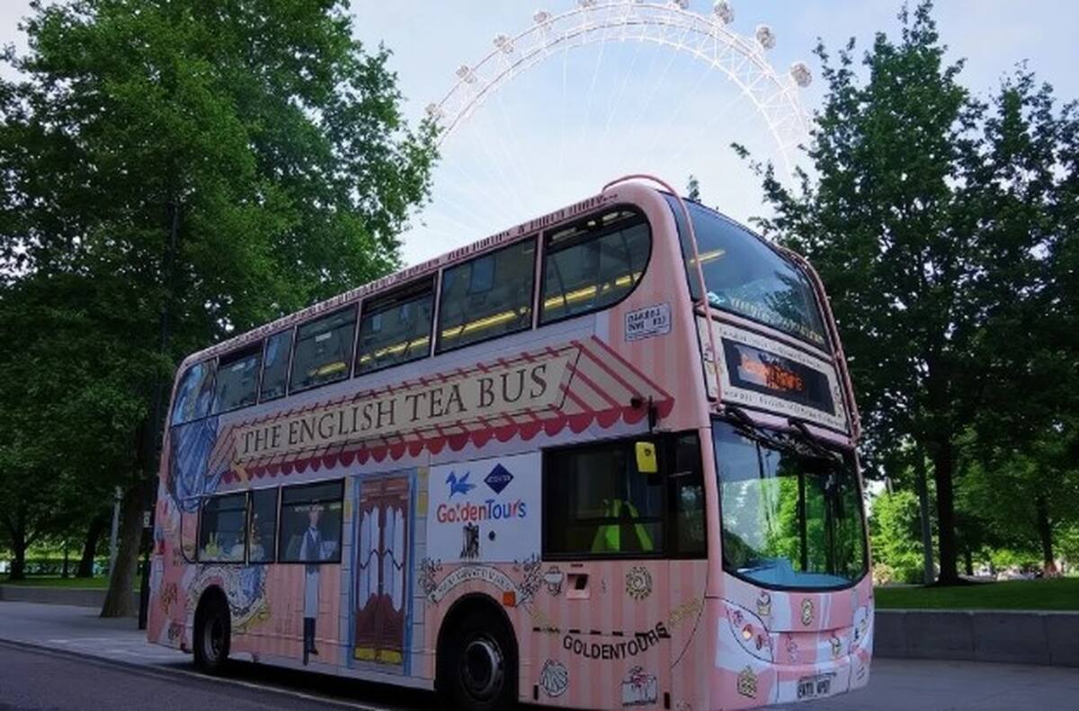 London Afternoon Tea Bus with Panoramic Tour - Main Image