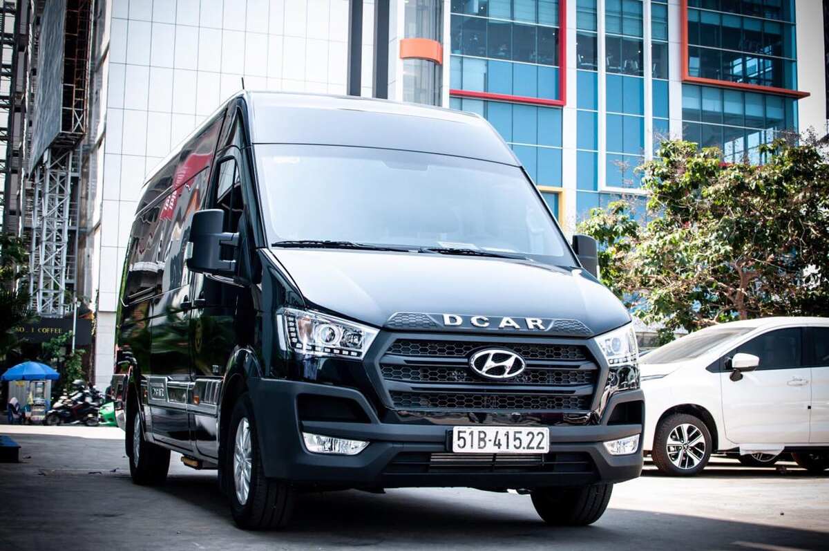 Private Airport Transfer between Tan Son Nhat (SGN) Airport Transfer and Ho Chi Minh City - Main Image
