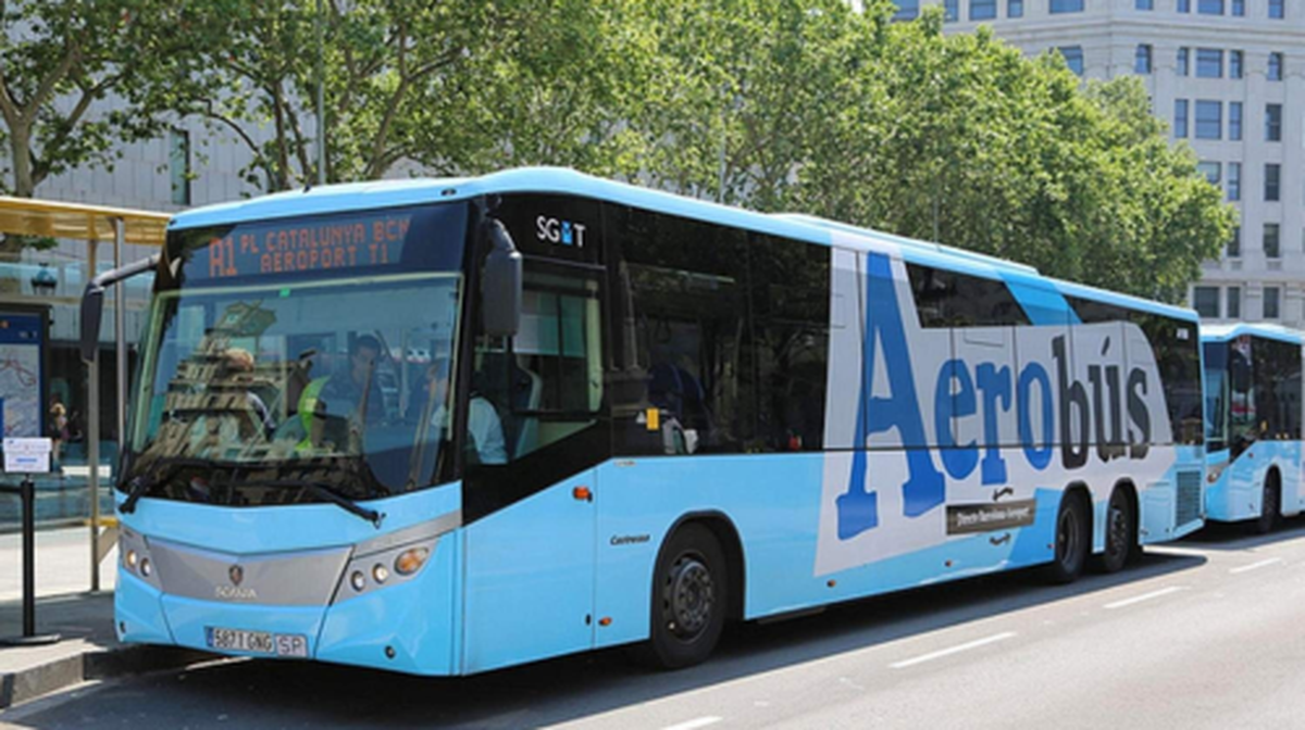 Barcelona El Prat Airport to/from Plaça de Catalunya Bus Ticket Transport Passes - Main Image