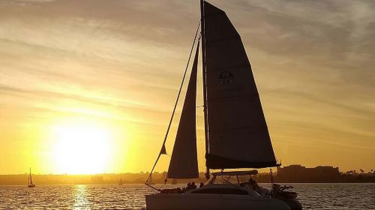 Catamaran Sunset Sail Premium 2.5hr Small group w/ drinks - Main Image