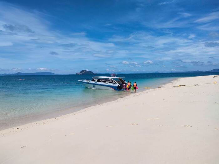 Phi Phi Island Day Trip Speedboat Tour include Transfer - Main Image
