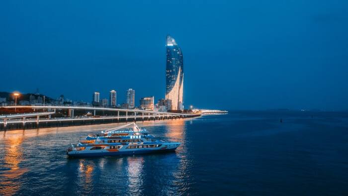 Gulang Melody Music Dinner Cruise Xiamen Night Cruise with Buffet & Live Shows - Main Image