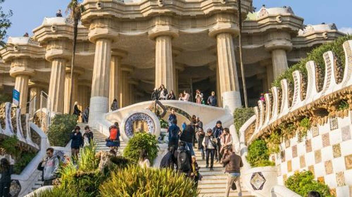 Park Güell: Priority Entry Ticket + Guided Tour Day Tours - Main Image