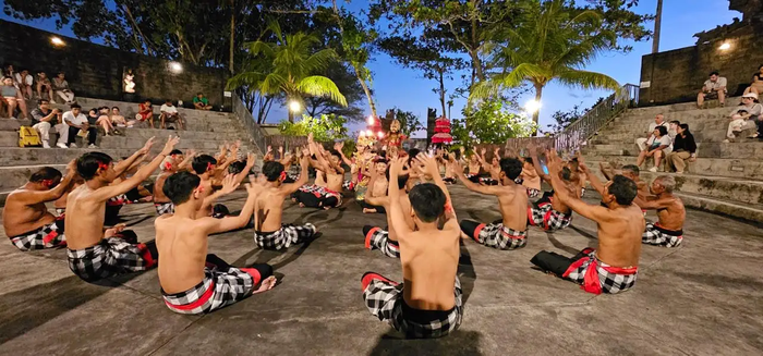 84585857-e9fb-40ca-8954-9e7e8dbbd411_alt