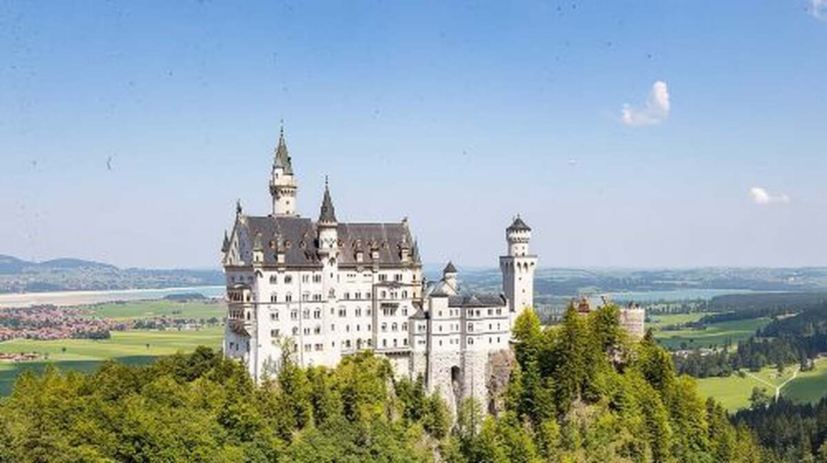 Premium Neuschwanstein Castle and Linderhof VIP Tour from Munich Day Tours - Main Image
