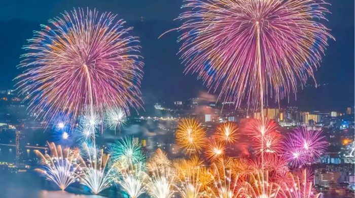 Lake Toya Fireworks Festival in Hokkaido, Japan | Lake Toya Fireworks Festival, Lake Shikotsu, and Bear Ranch one-day tour Day Tours - Main Image