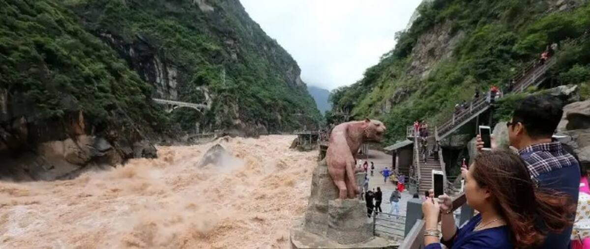 Tiger Leaping Gorge + Haba Snow Mountain + Hui Village Muslim Private Tour - Main Image