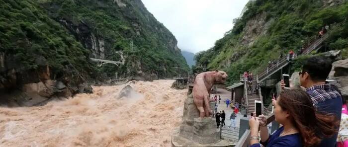 Tiger Leaping Gorge + Haba Snow Mountain + Hui Village Muslim Private Tour - Main Image
