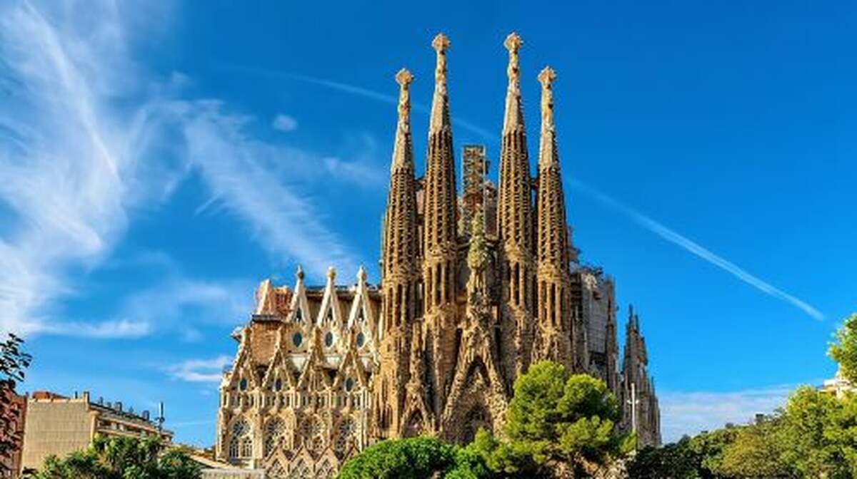 Barcelona in 1 Day: Sagrada Familia, Park Guell,Old Town & Pickup Day Tours - Main Image