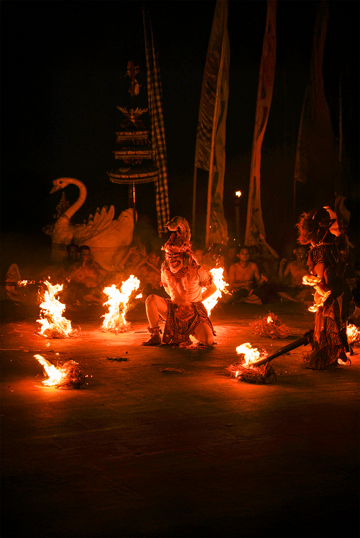 Uluwatu Temple Kecak & Fire Dance – SatuSatu Curated Experience (Sameday Booking + Bonus Merchandise)
