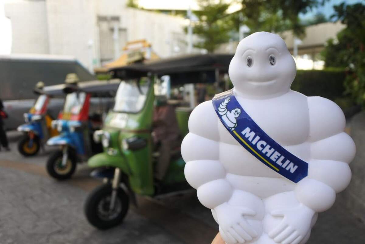 Bangkok: Michelin Guide Street Food Tour by Tuk Tuk with English Guide - Main Image