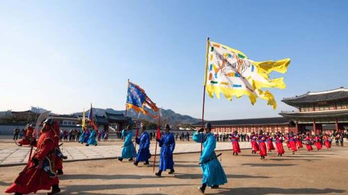 Seoul Gyeongbokgung Palace + Bukchon Hanok Village + Bugak Palgakjeong + Gwangjang Market half-day tour Day Tours - Main Image
