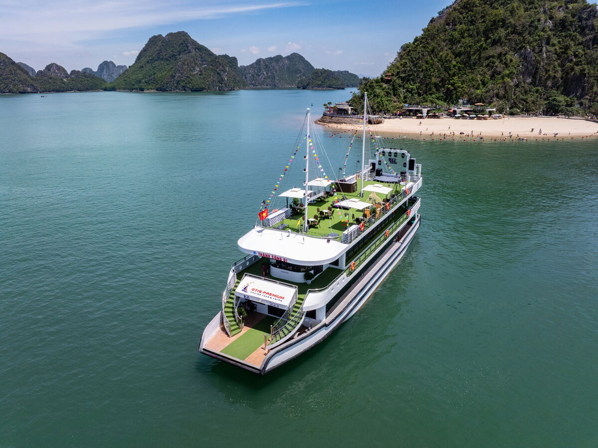 Ha Long Bay Full-Day Cruise: Sung Sot Cave, Luon Cave, Titop Island & Lunch - Main Image