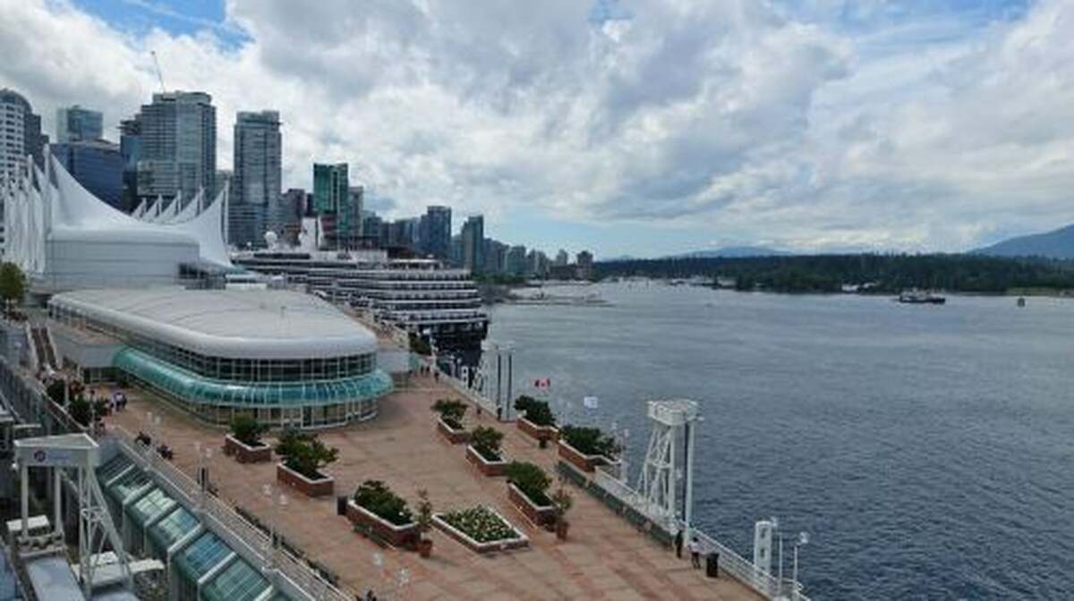 Vancouver Canada Place + Vancouver Lookout + Queen Elizabeth Park Day Tours - Main Image
