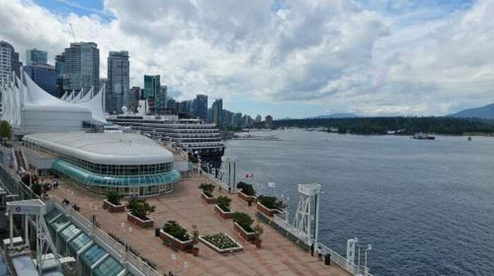 Vancouver Canada Place + Vancouver Lookout + Queen Elizabeth Park Day Tours - Main Image