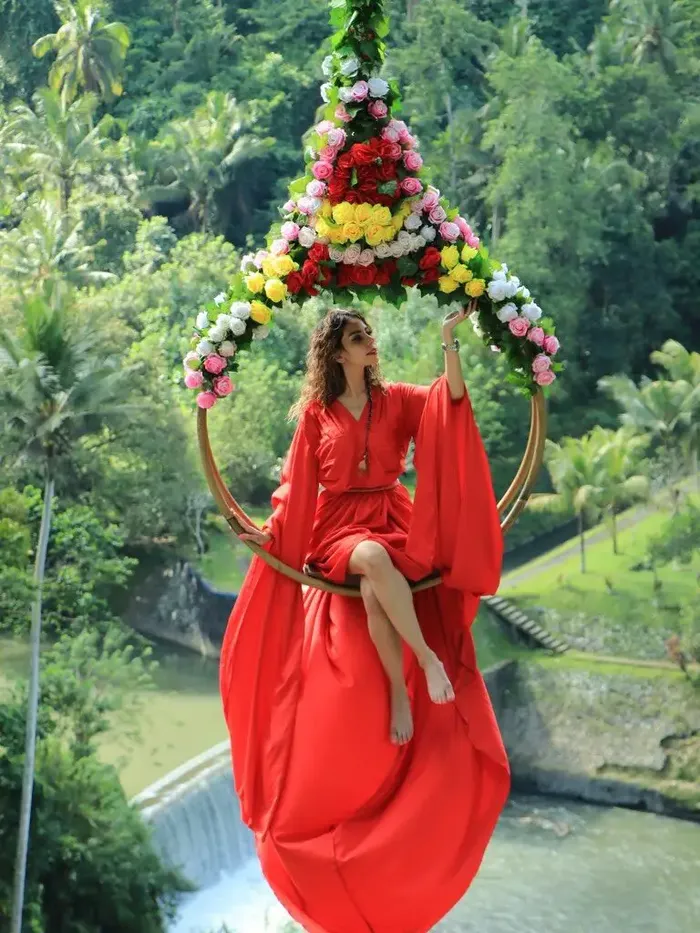 6b9b2770-b8e2-401e-bc94-32a62b6d1d8c_alt