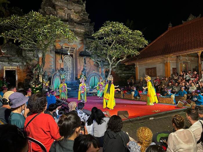 22063cd5-d8bd-4139-a2ef-993b970c8fc0_alt