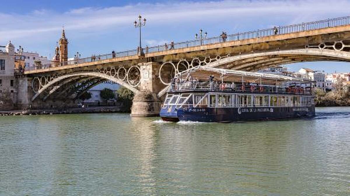 Sevilla: Hop-On Hop-Off & Walking Tours, Cruise & Flamenco - Main Image