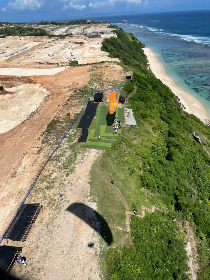 08741d14-bc63-412f-a182-befeb110a3d6_alt