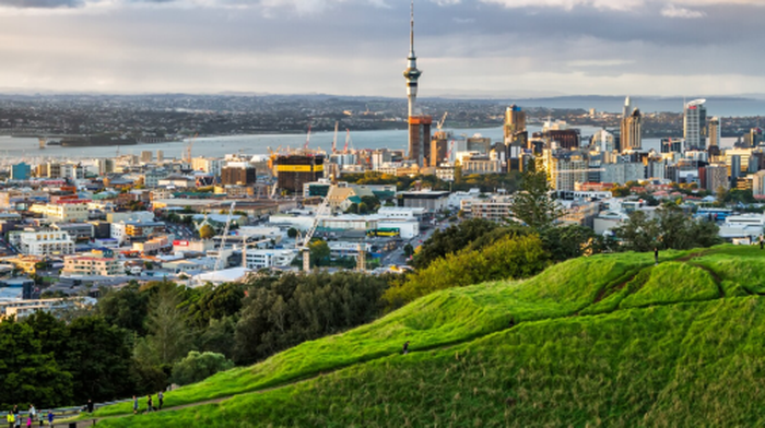 1-day tour to Maungakiekie / One Tree Hill + Auckland + Rainbow's End with Chinese-speaking guide - Main Image