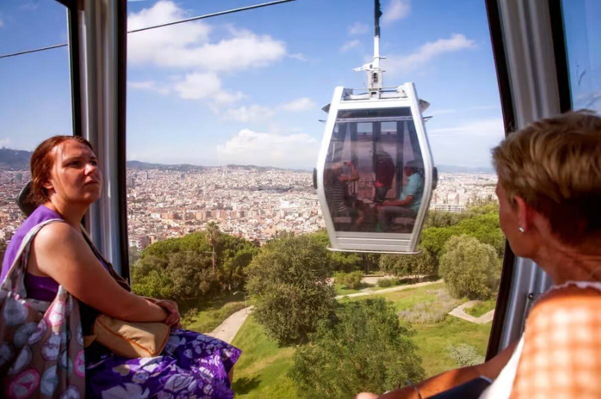 Barcelona: Montjuïc Cable Car Roundtrip Ticket - Main Image