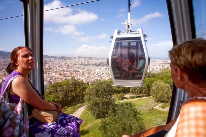 Barcelona: Montjuïc Cable Car Roundtrip Ticket - Main Image