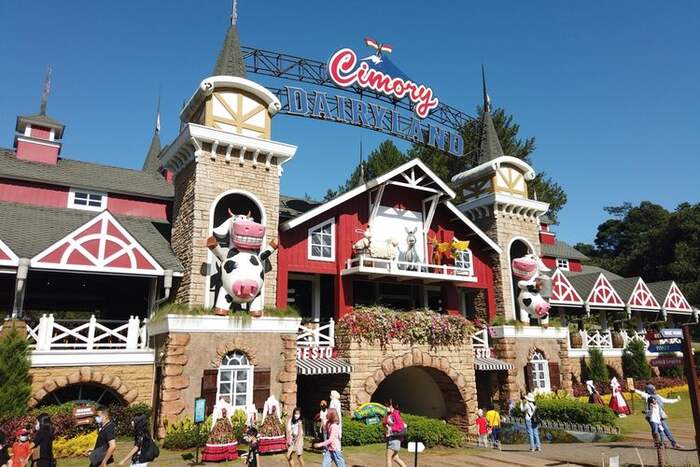 Taman Hiburan Peternakan Dairyland Puncak